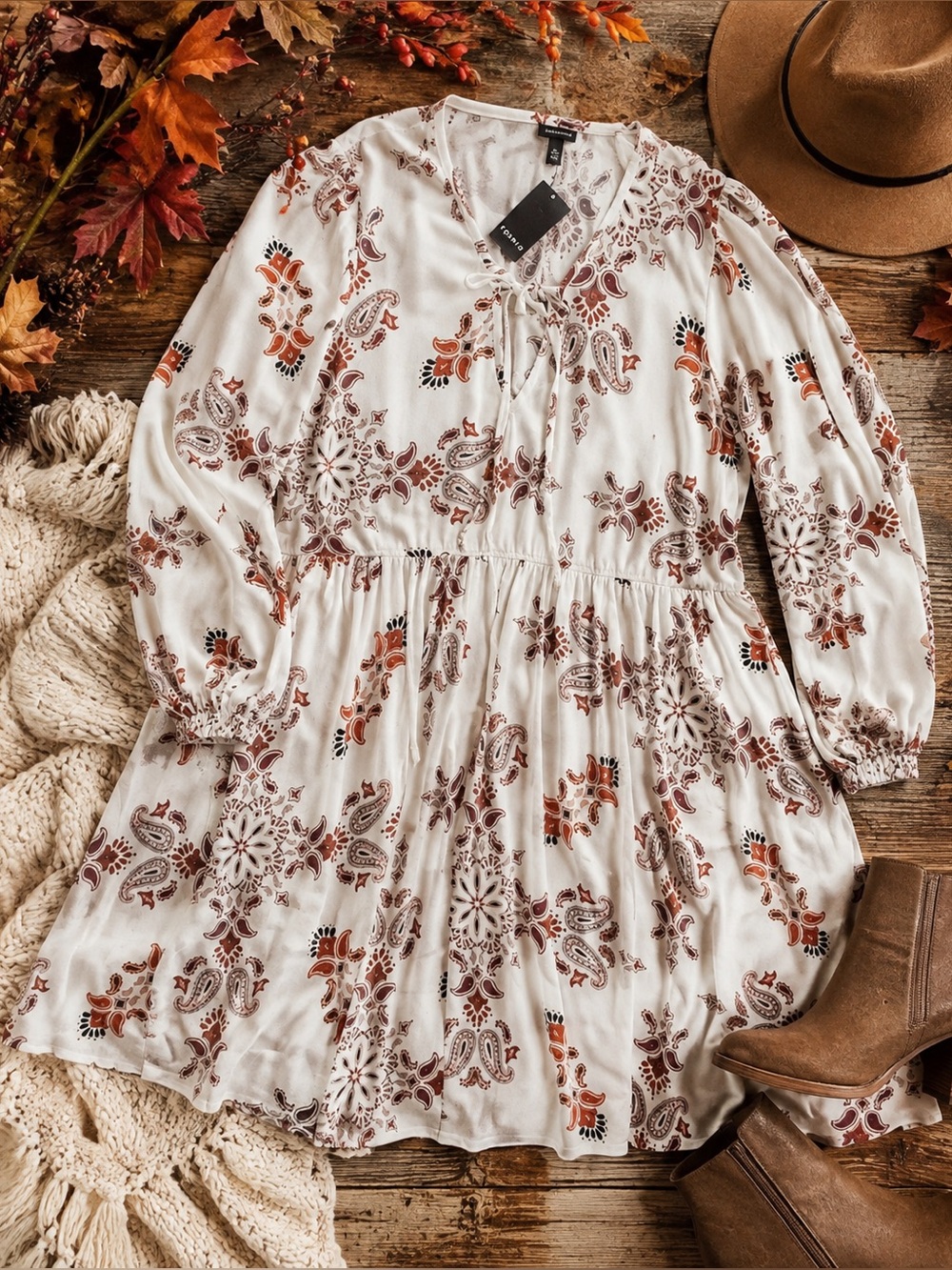 NEW Torrid Tunic Dress Size 3 ( 22 - 24 ) White Red Paisley Gauze # 40423327 NWT